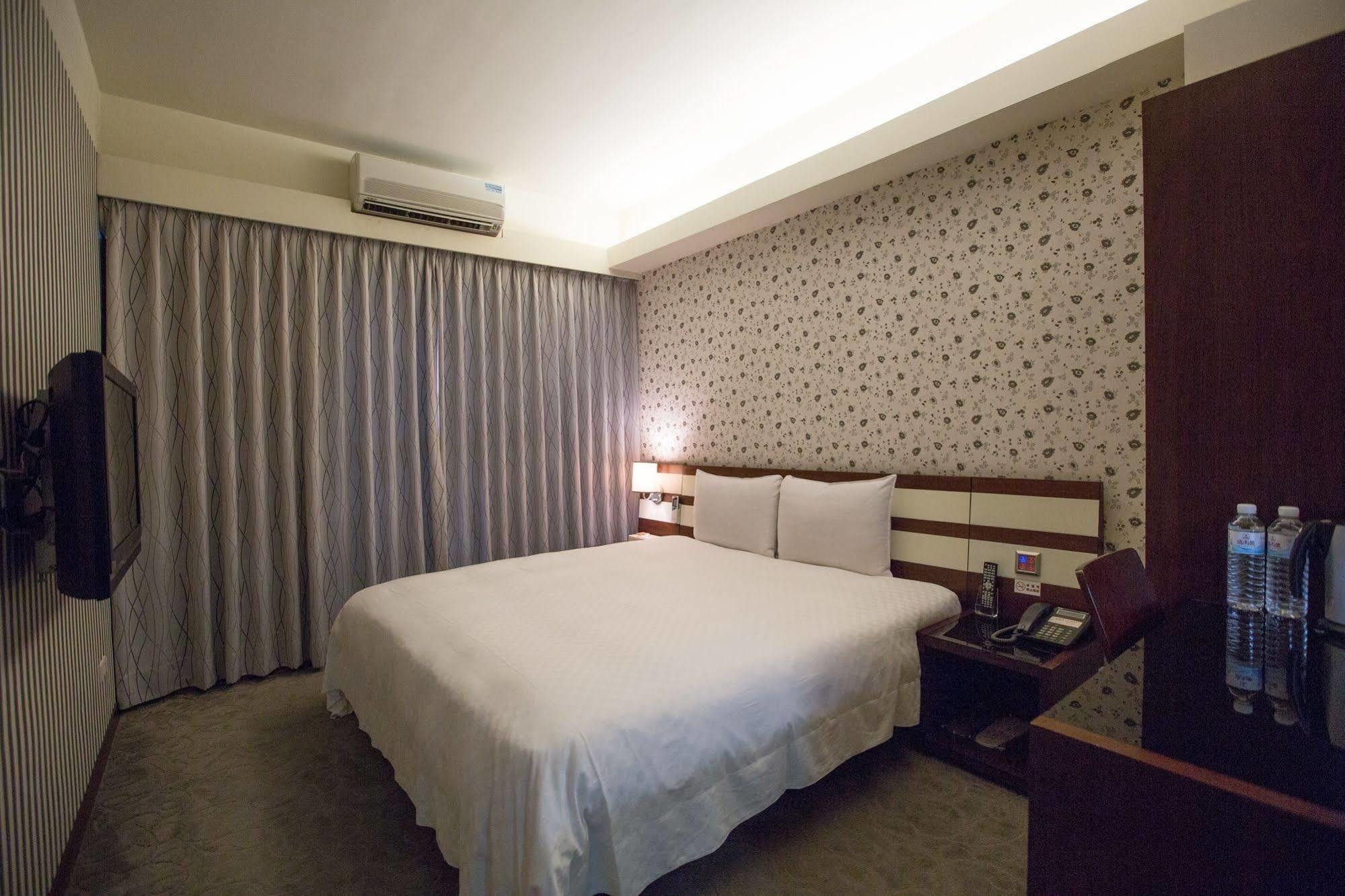 Talmud Hotel Gongyuan Taichung Eksteriør bilde